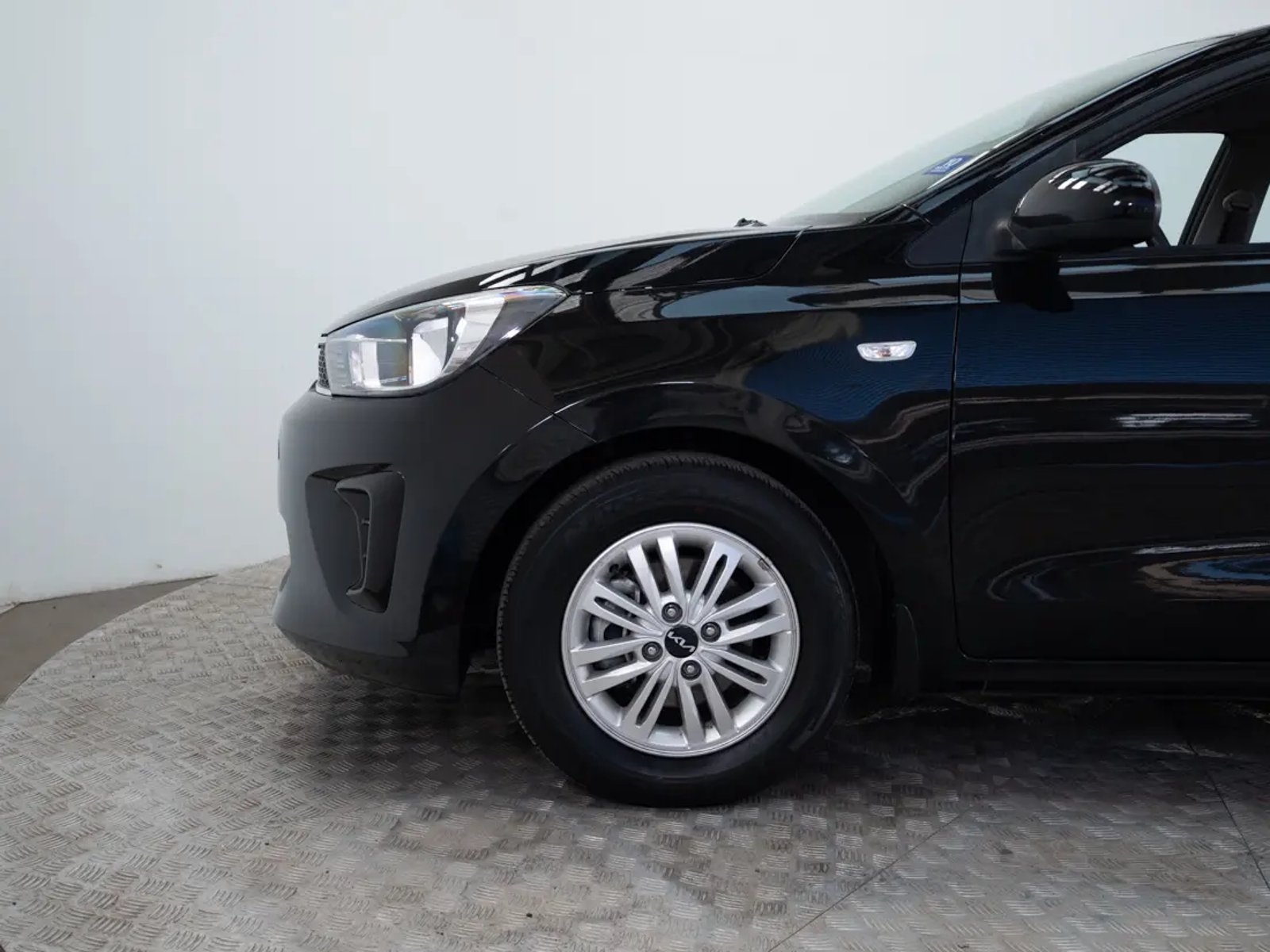 Kia SOLUTO 2024 - Imagen 17 de 20