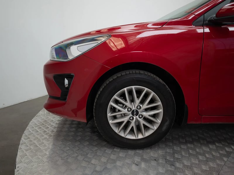 Kia RIO 4 2022 - Imagen 17 de 19