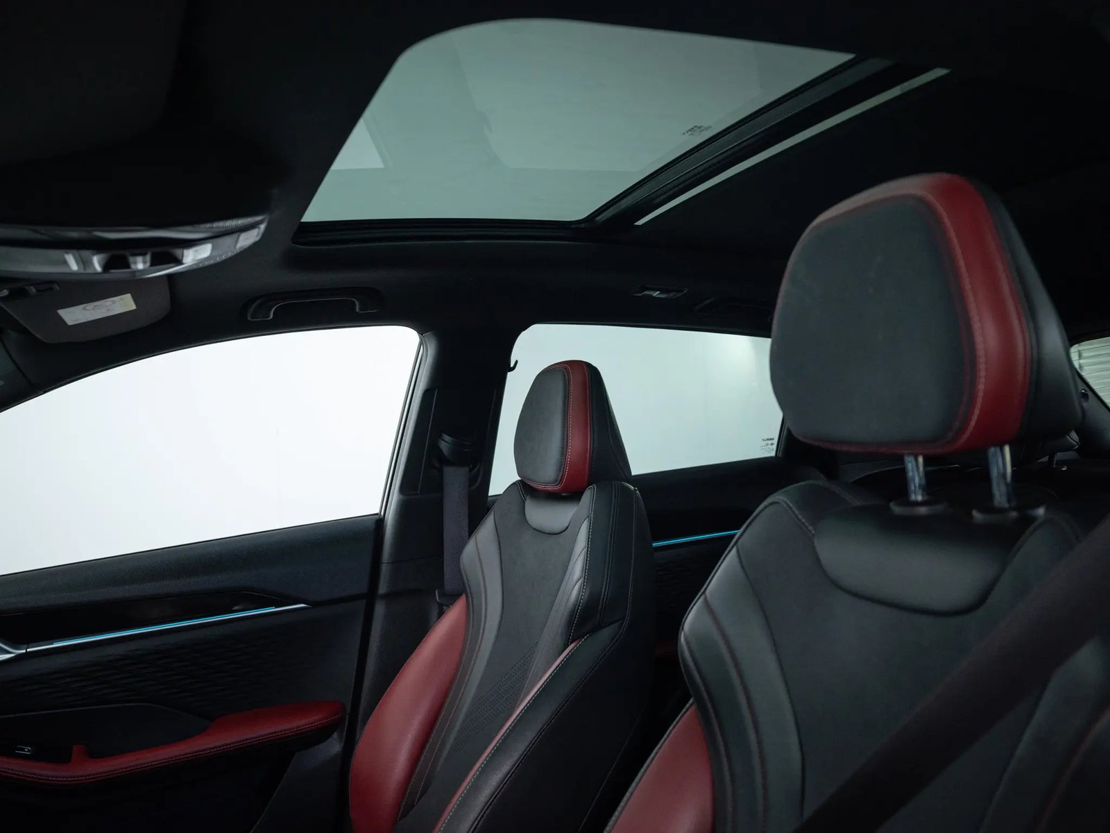 GEELY COOLRAY 2024 - Imagen 17 de 18