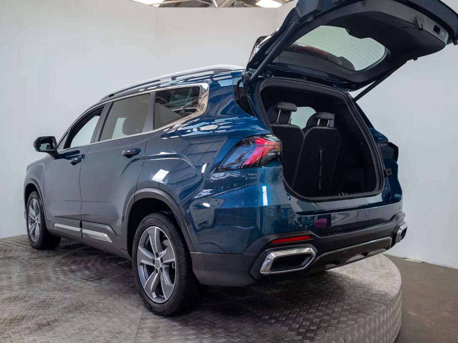 Geely OKAVANGO 2025 - Imagen 10 de 20