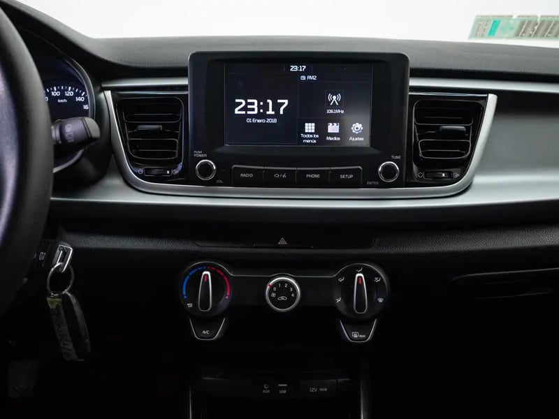 Kia RIO 5 2021 - Imagen 16 de 19