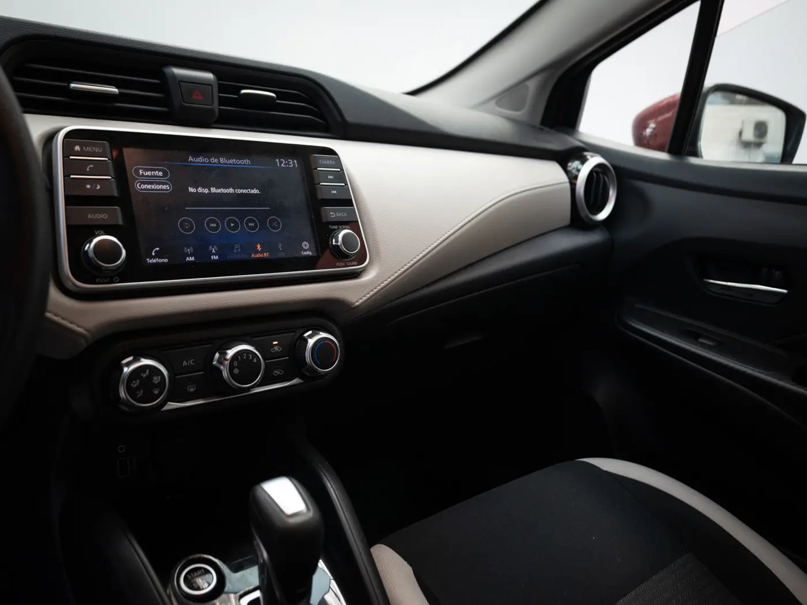 NISSAN VERSA 2021 - Imagen 11 de 17