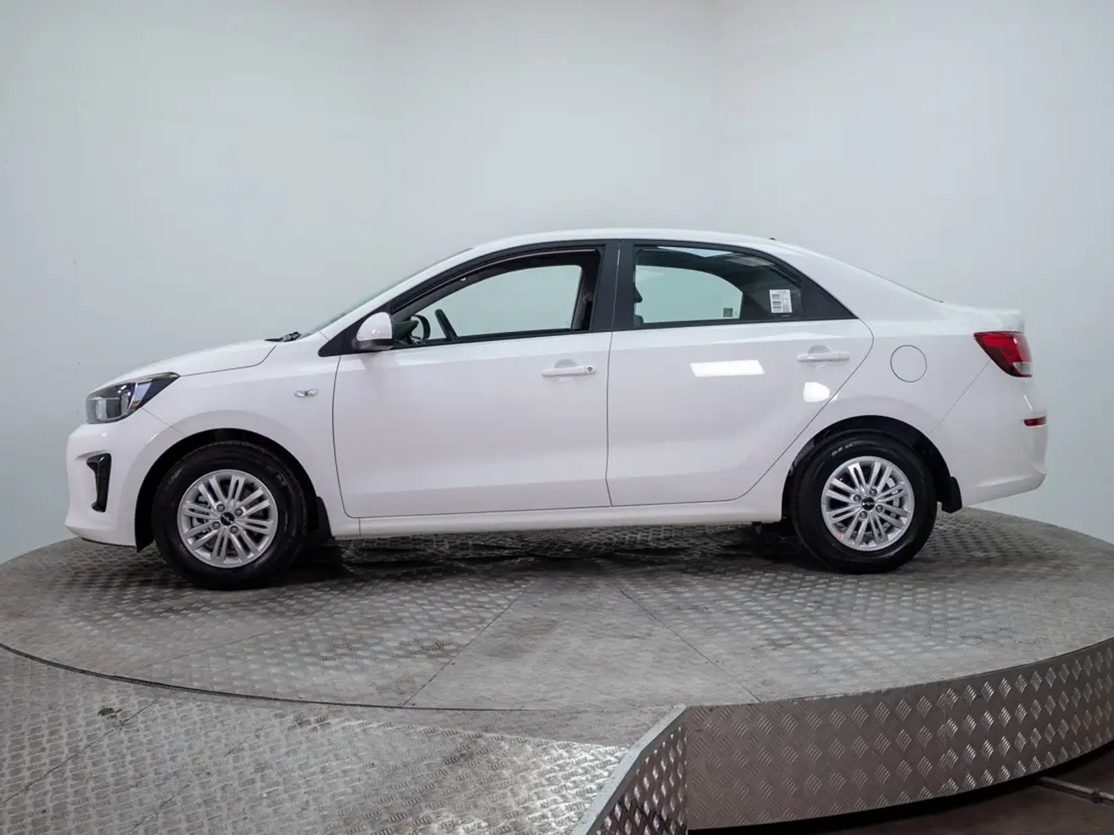Kia SOLUTO 2026 - Imagen 4 de 19