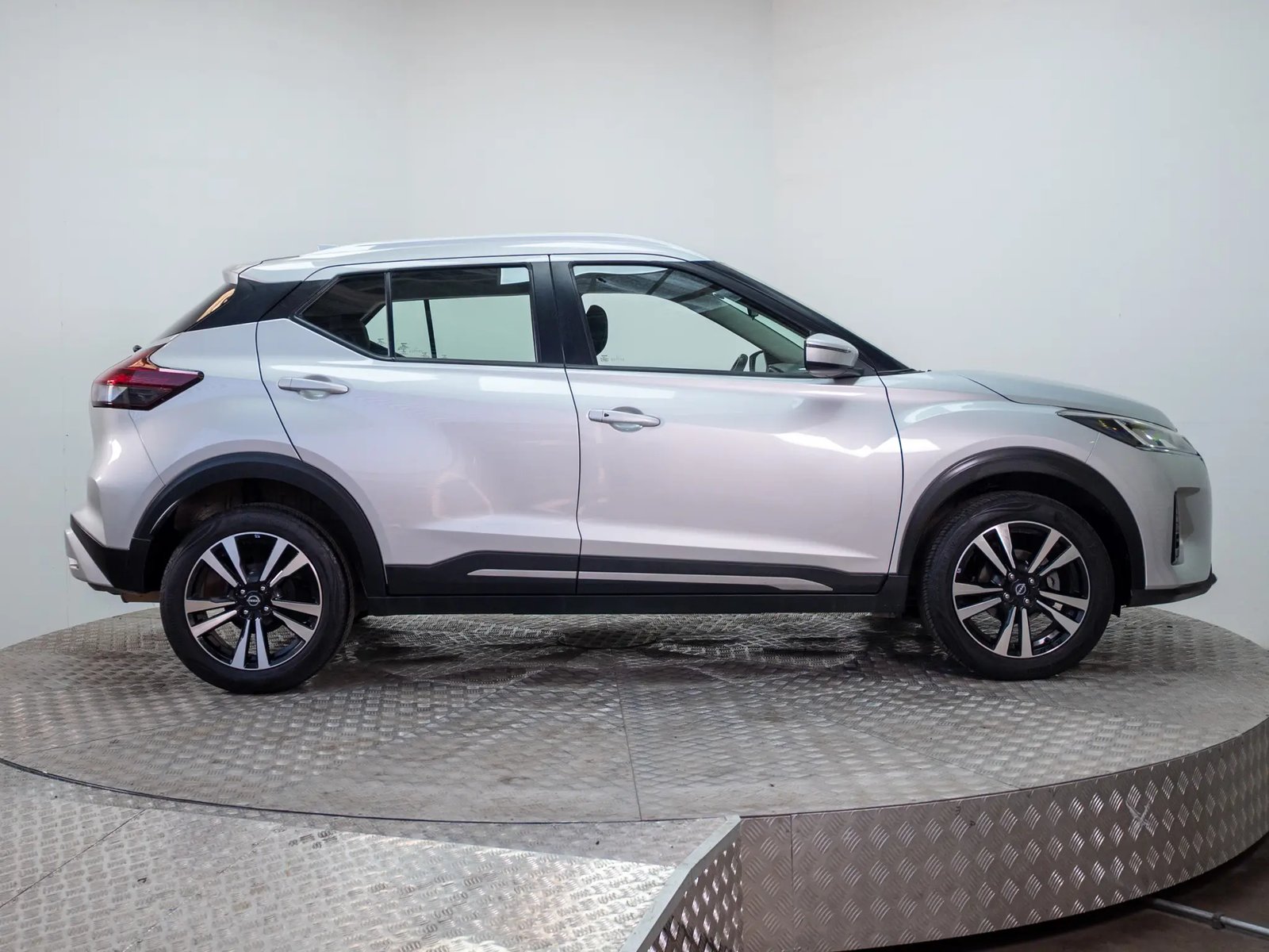 NISSAN KICKS 2023 - Imagen 9 de 20