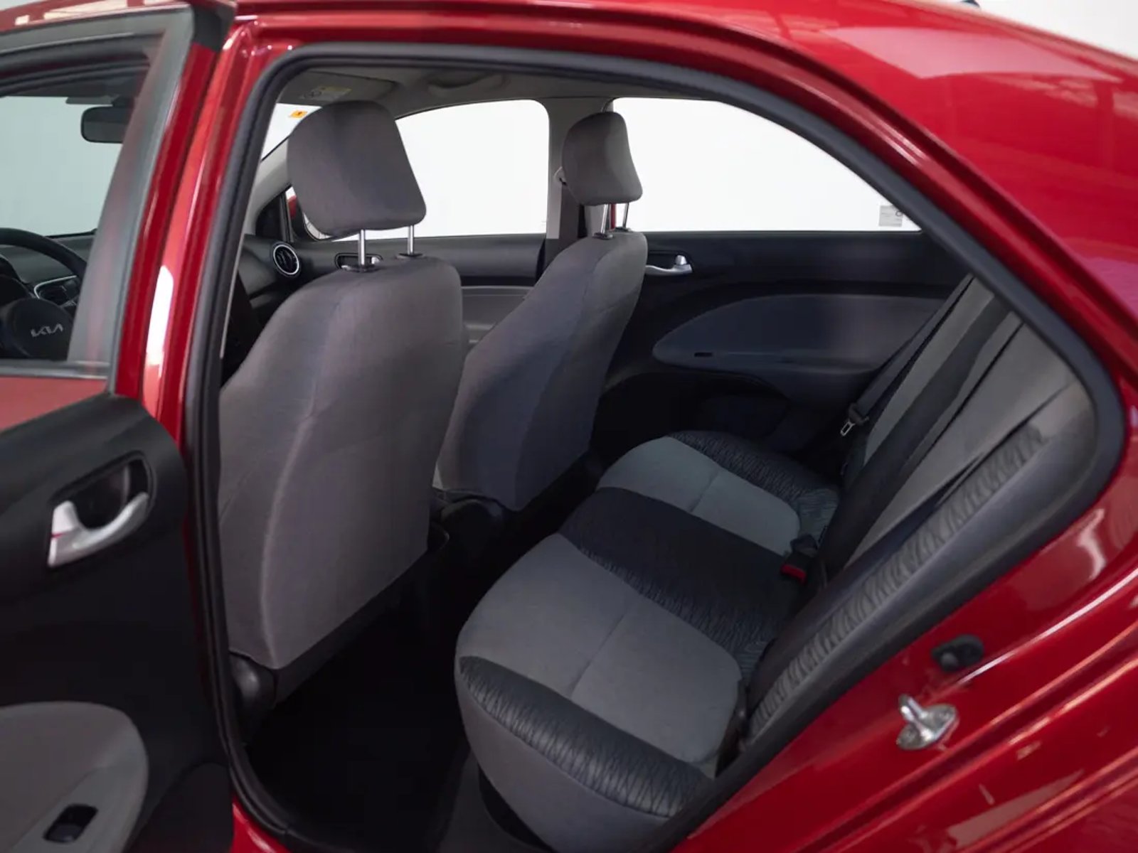 Kia SOLUTO 2024 - Imagen 14 de 18