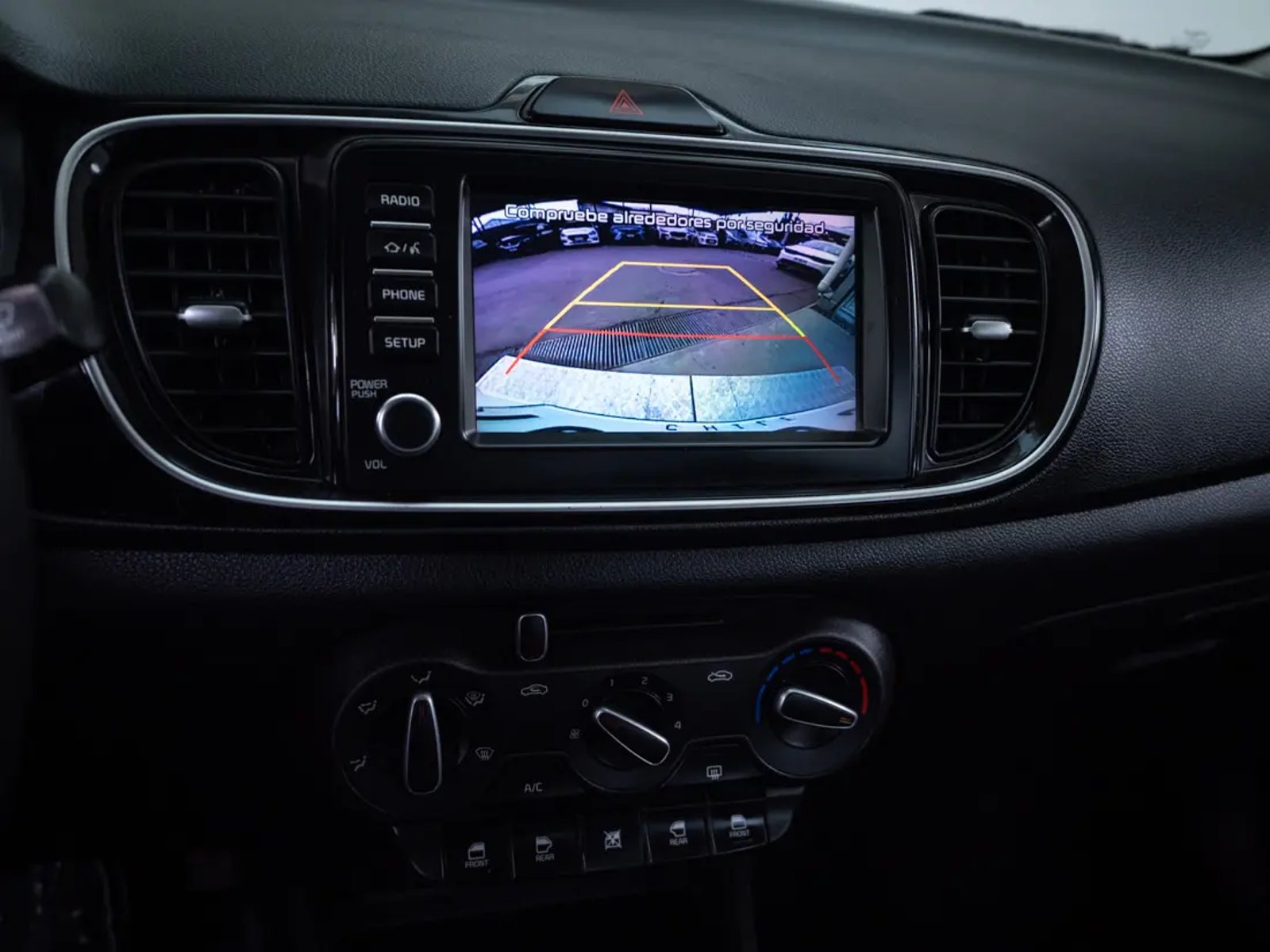 Kia SOLUTO 2024 - Imagen 19 de 20