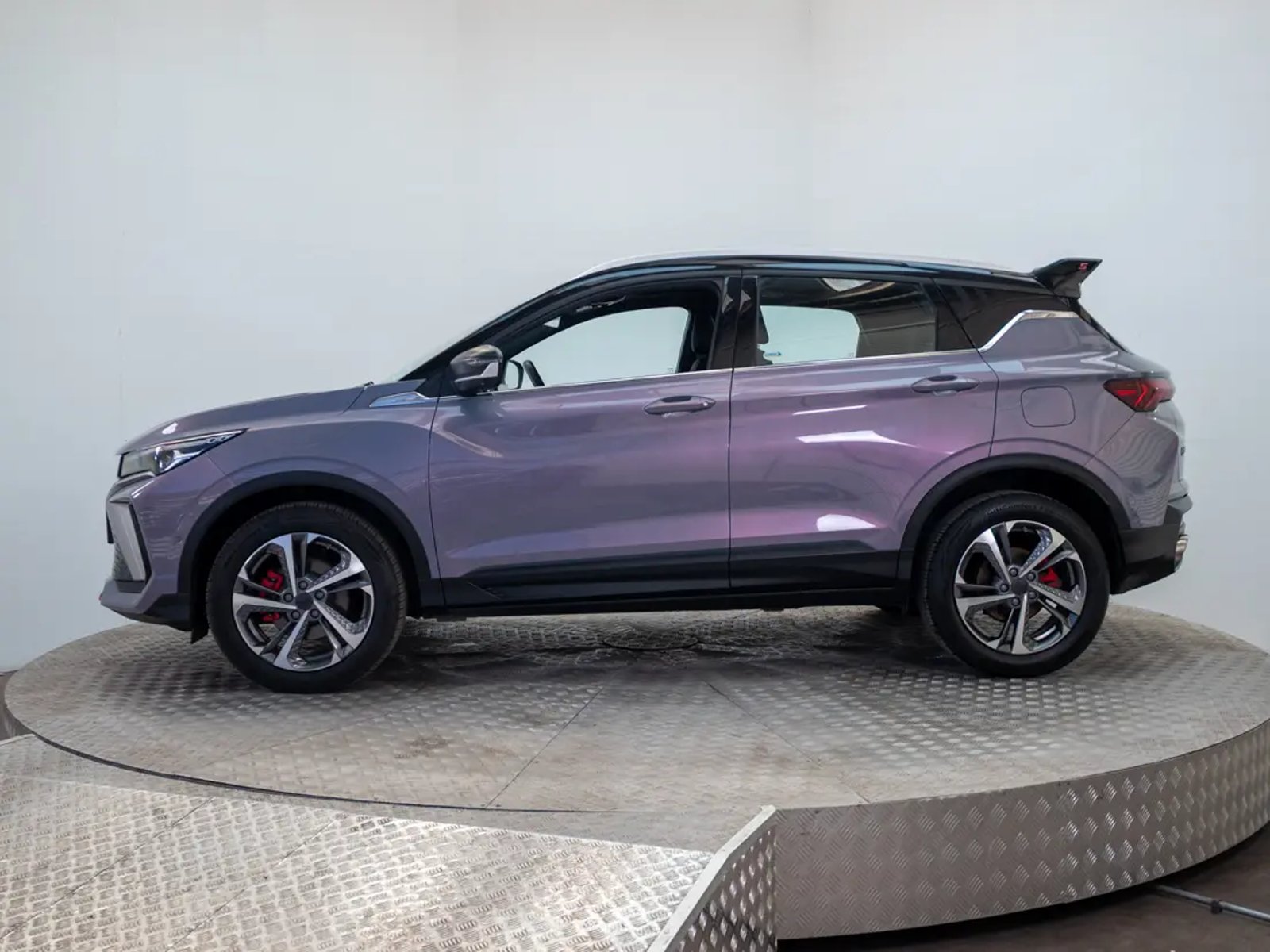Geely NEW COOLRAY 2024 - Foto 4 de 20