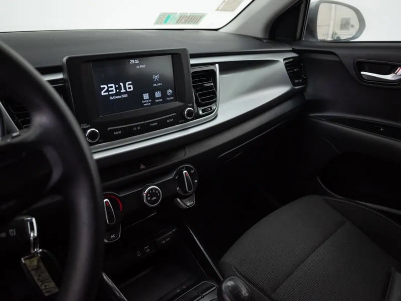 Kia RIO 5 2021 - Imagen 12 de 19