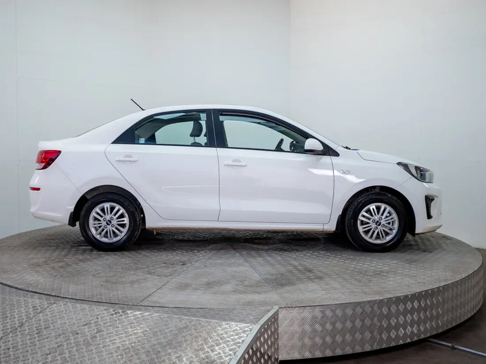 Kia SOLUTO 2026 - Imagen 8 de 20