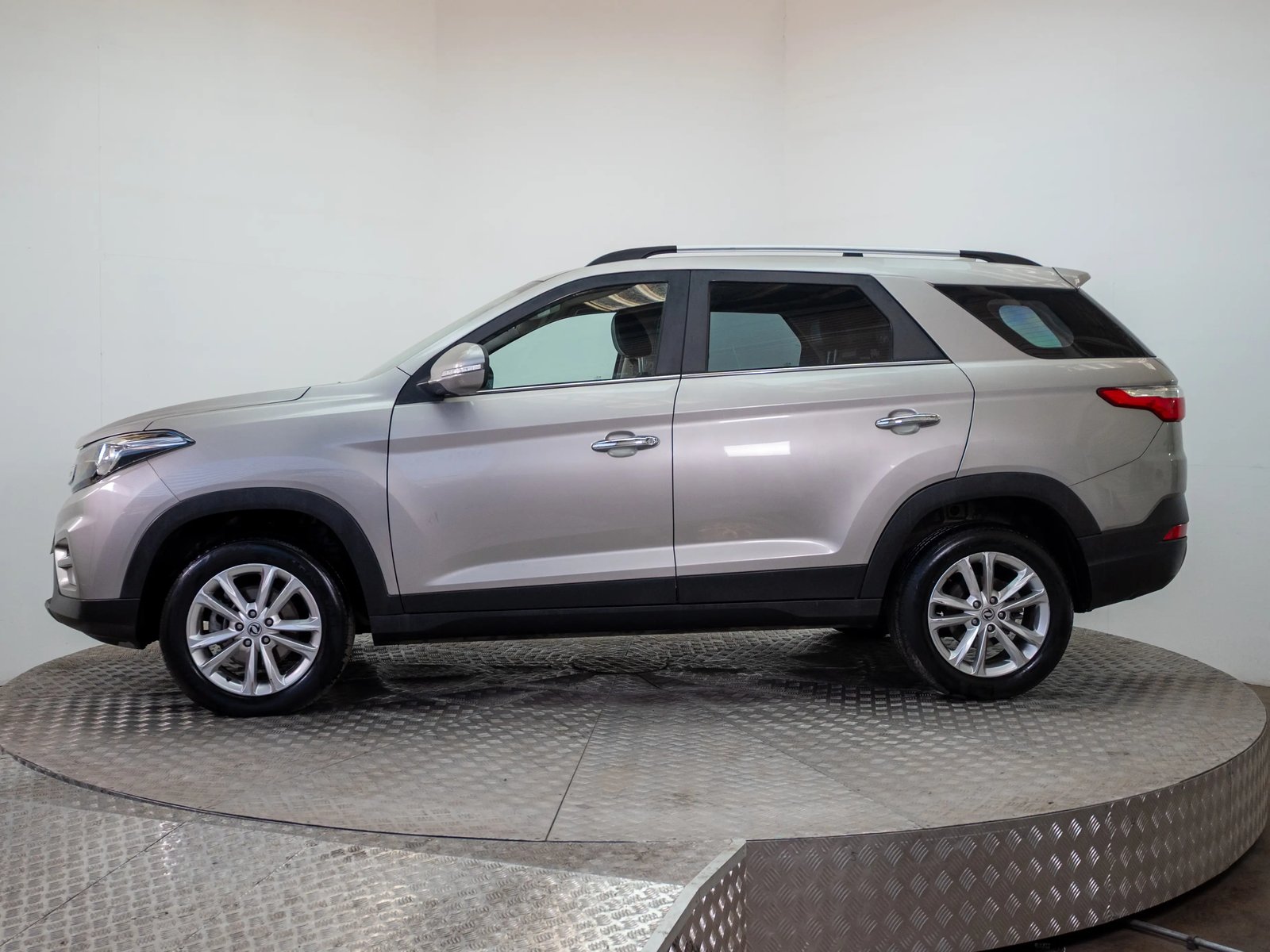 DFSK SUV 560 2023 - Imagen 8 de 15