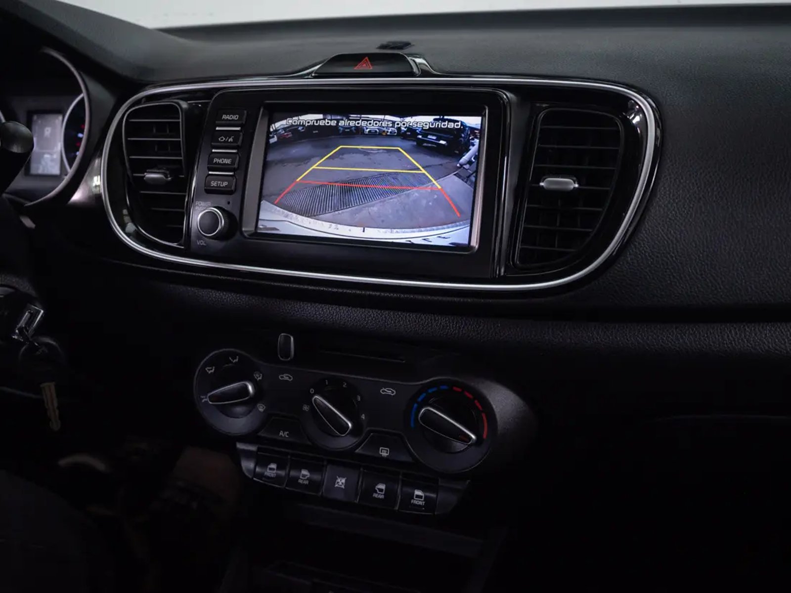 Kia SOLUTO 2024 - Imagen 19 de 20