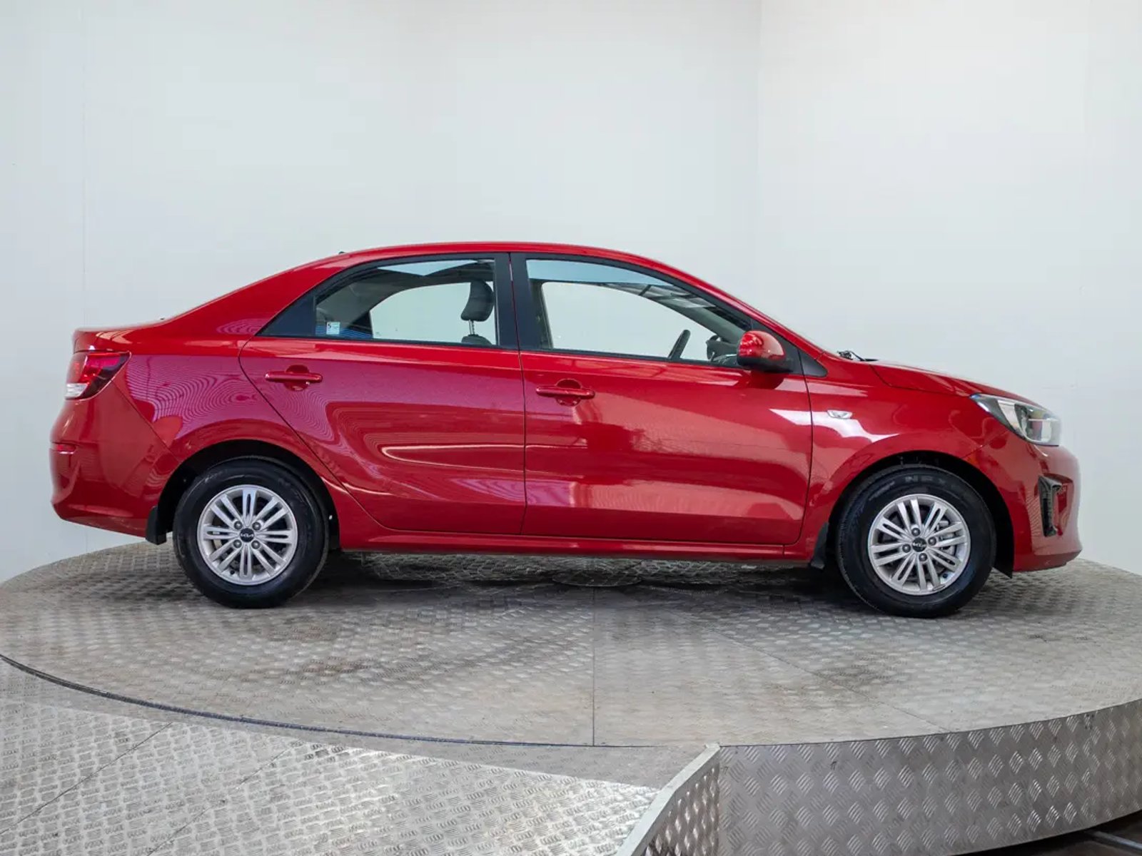 Kia SOLUTO 2024 - Imagen 8 de 18