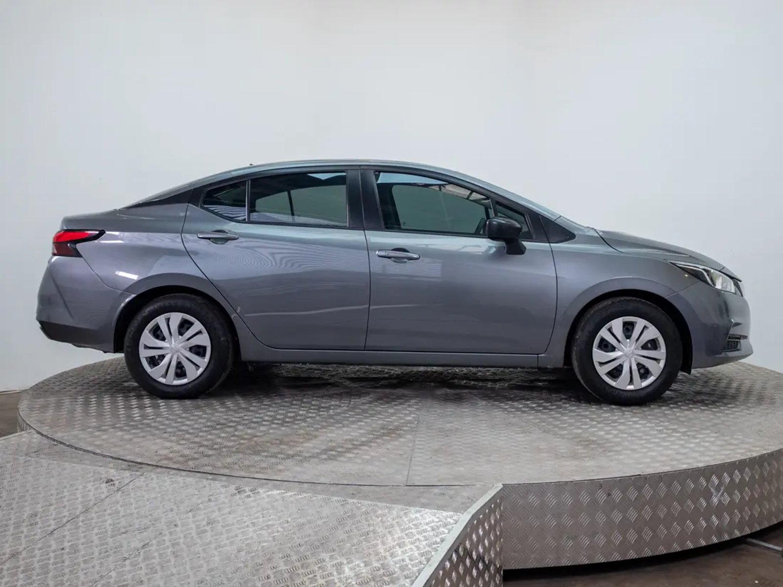 Nissan VERSA 2023 - Imagen 8 de 19