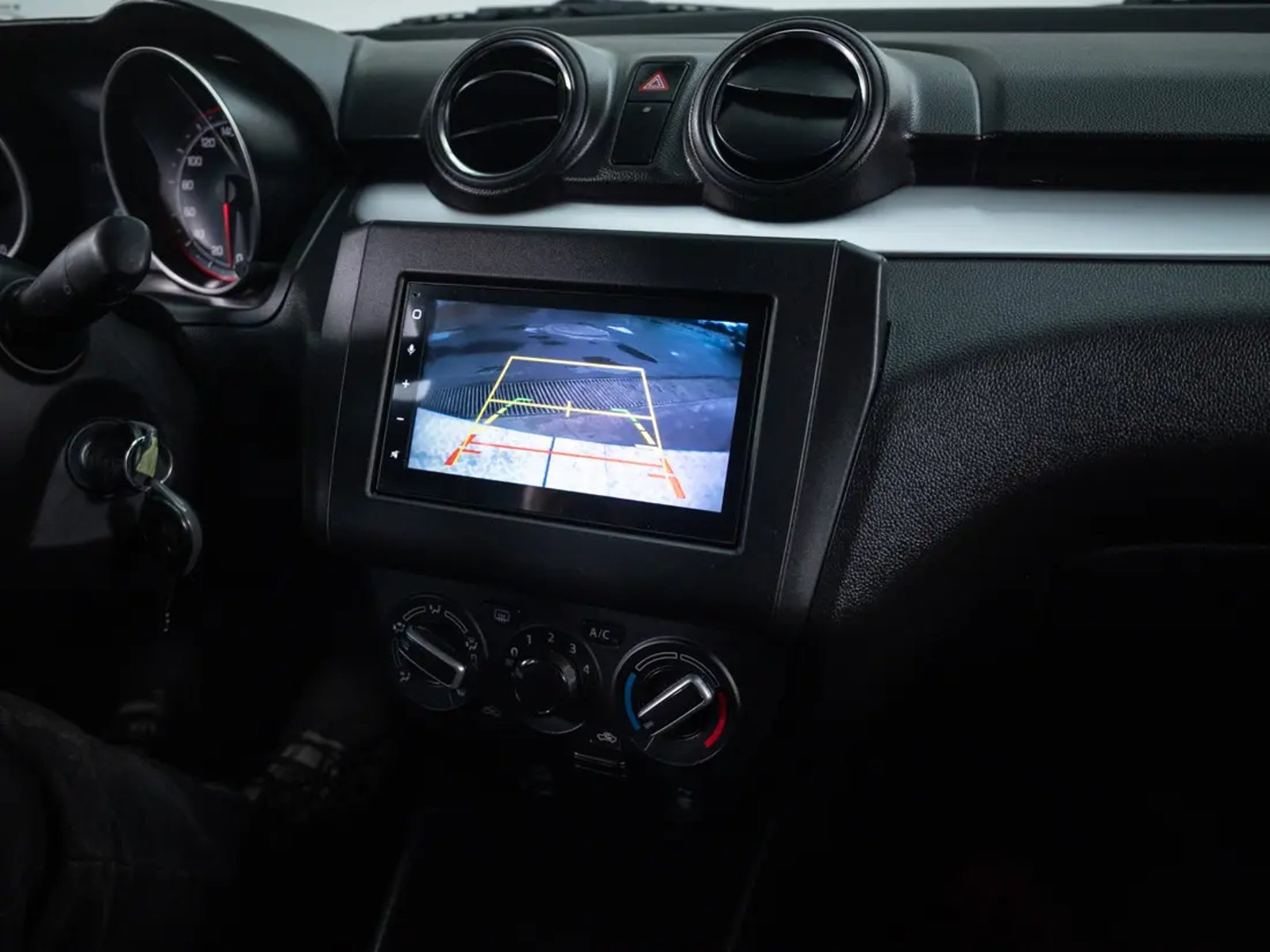 Suzuki SWIFT 2023 - Imagen 13 de 19