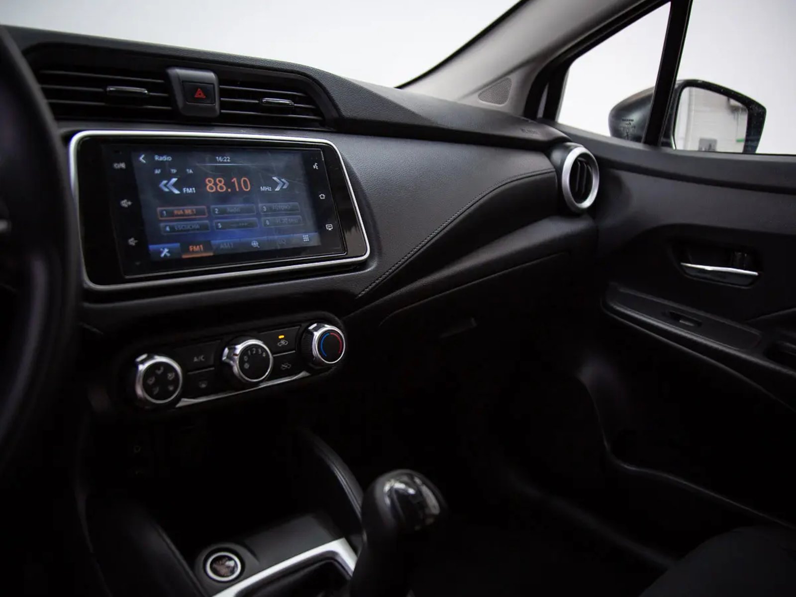 NISSAN VERSA 2023 - Imagen 11 de 17