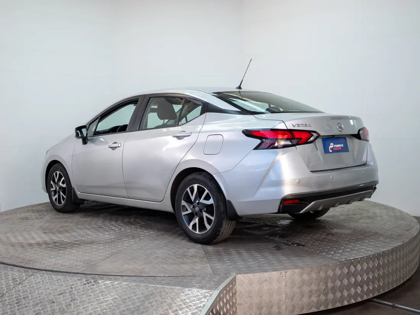 Nissan VERSA 2021 - Imagen 6 de 19