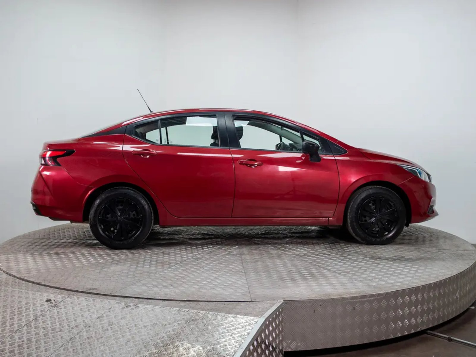 Nissan VERSA 2023 - Imagen 8 de 19