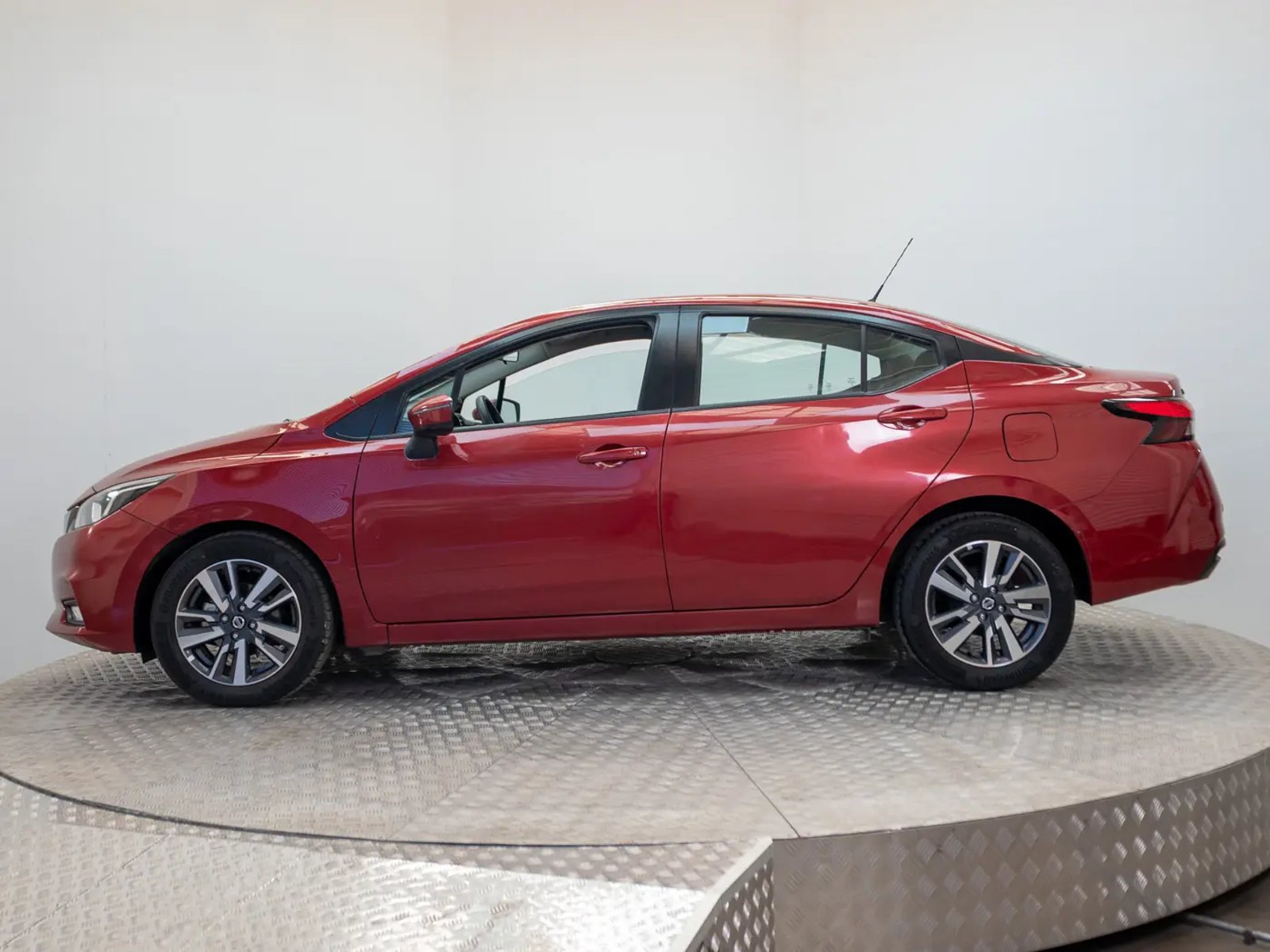 NISSAN VERSA 2021 - Imagen 5 de 17