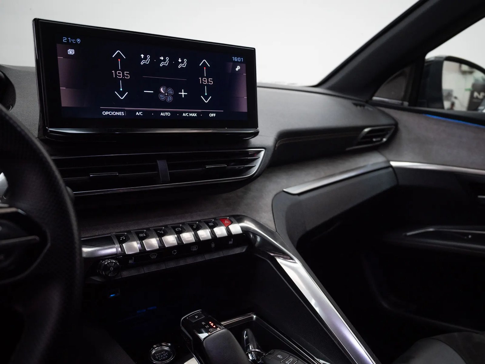 PEUGEOT 3008 2021 - Imagen 10 de 17