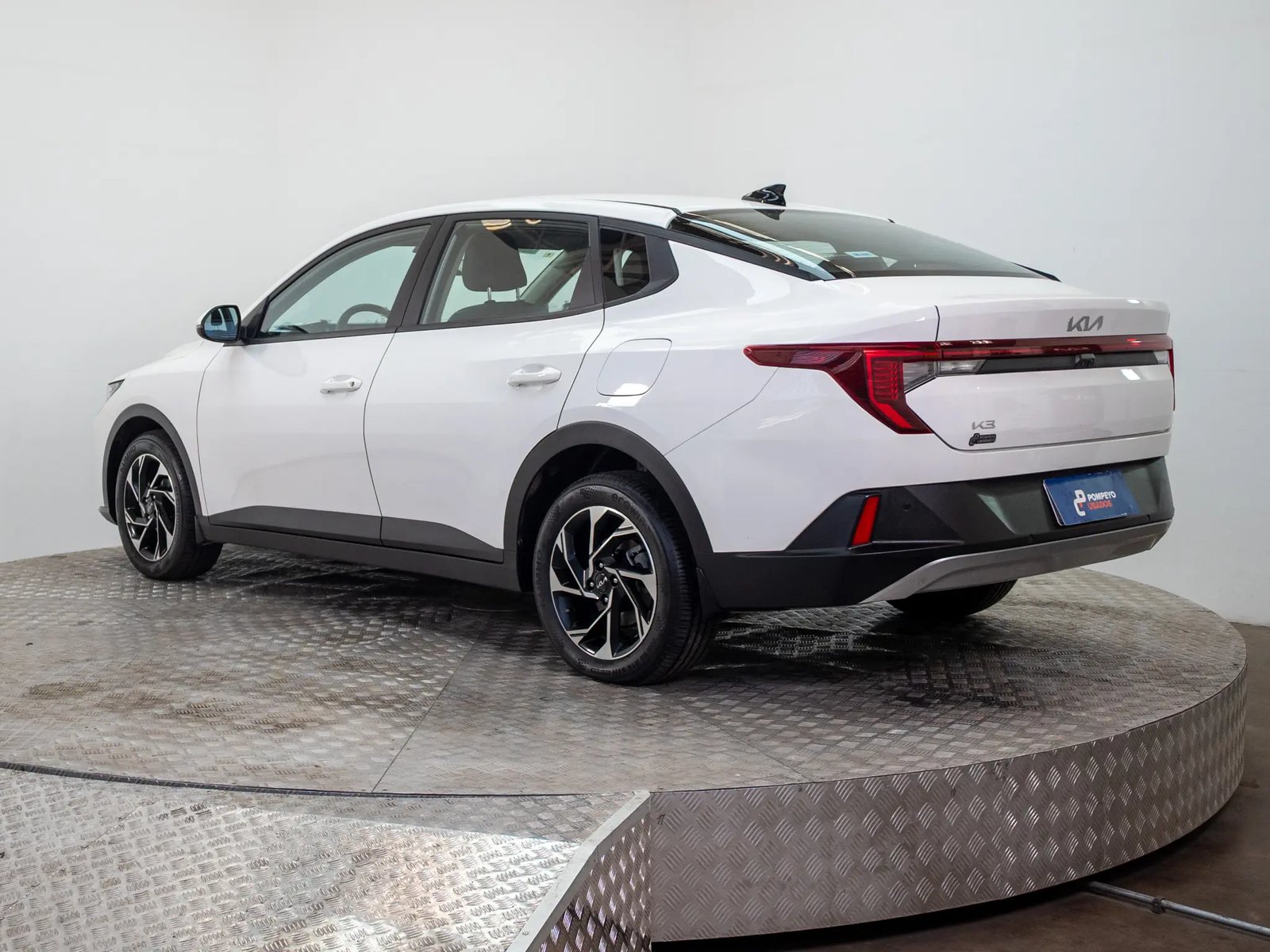 KIA K3 2025 - Imagen 11 de 18