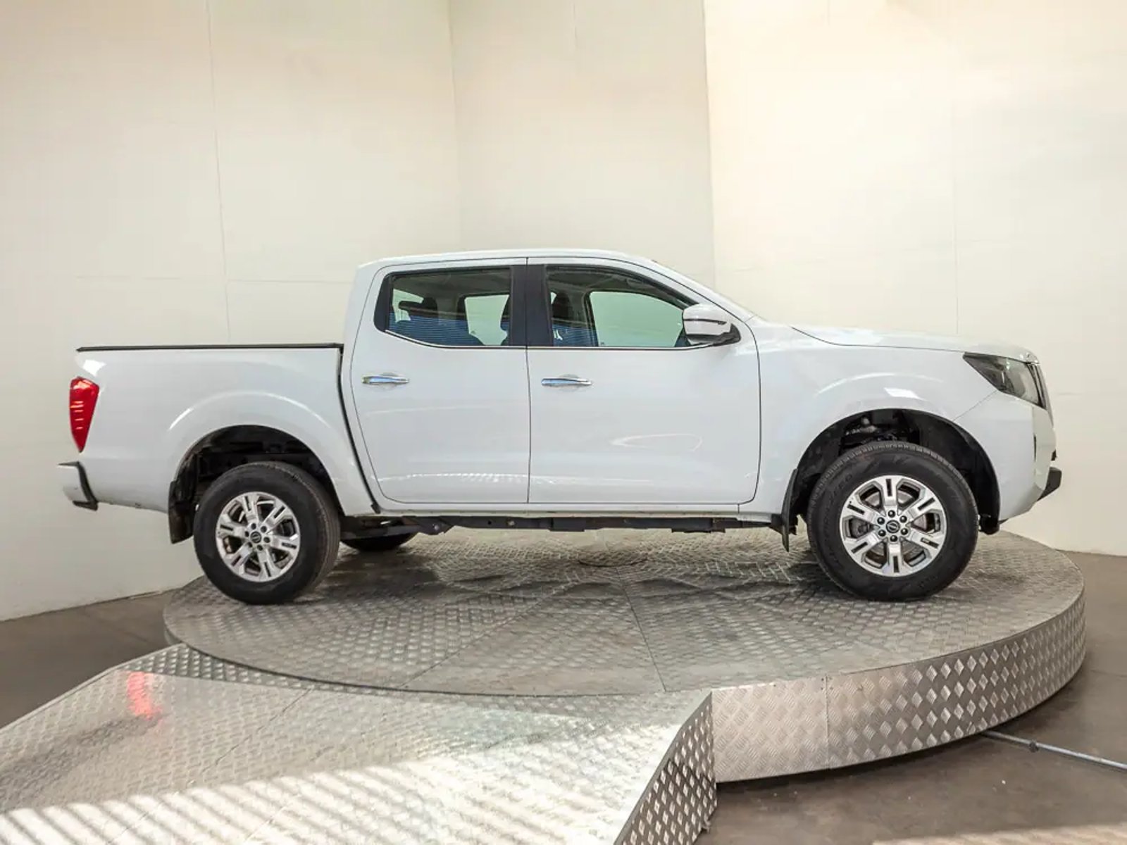 NISSAN NAVARA 2024 - Imagen 9 de 16