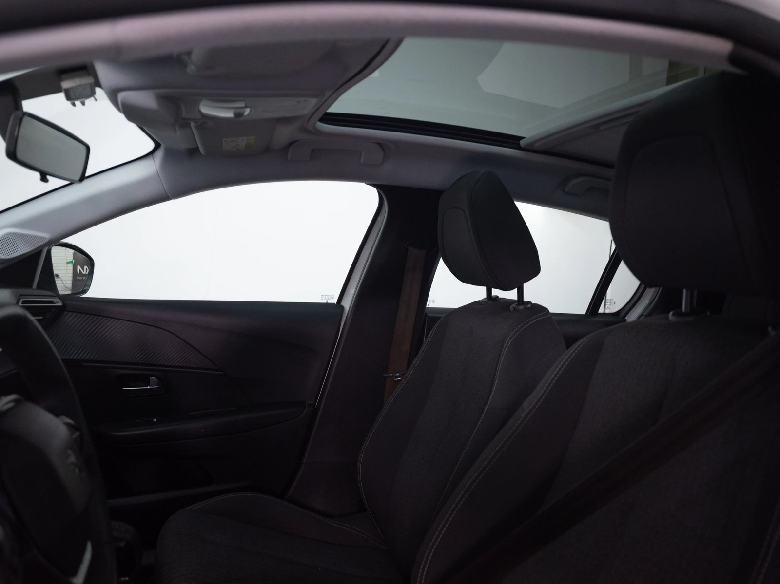 PEUGEOT 208 2023 - Imagen 13 de 18