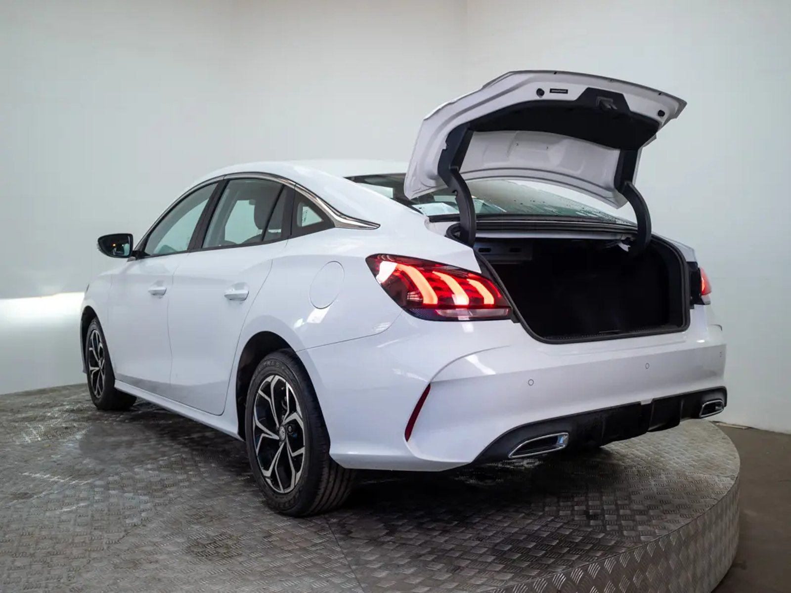 MG GT 2024 - Imagen 12 de 20