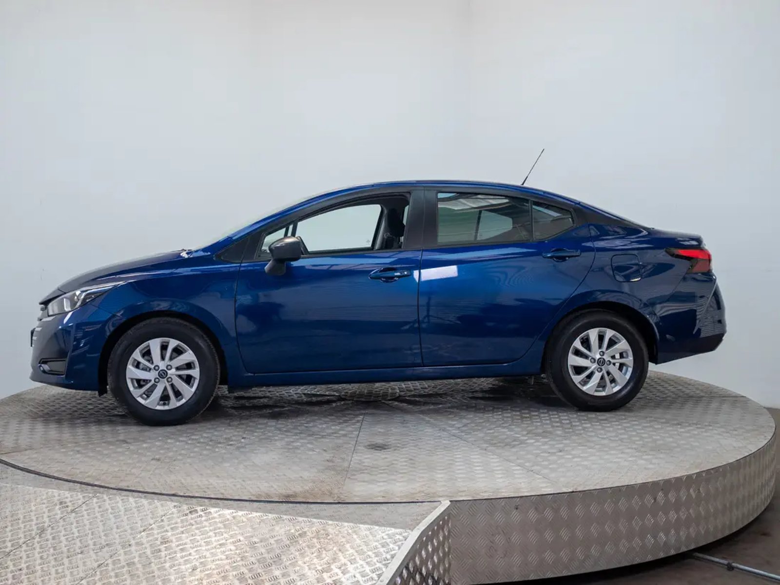 Nissan VERSA 2024 - Foto 4 de 19