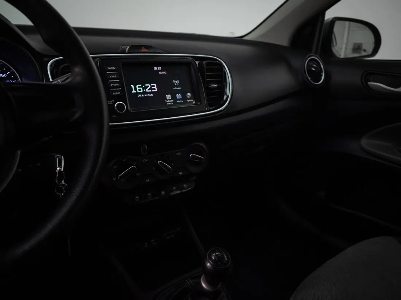 KIA SOLUTO 2025 - Imagen 16 de 19