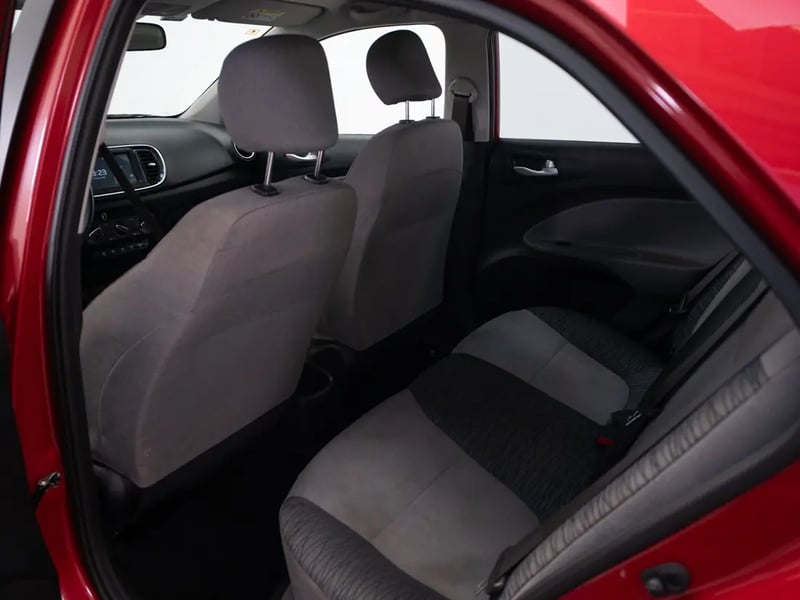 Kia SOLUTO 2024 - Imagen 14 de 19