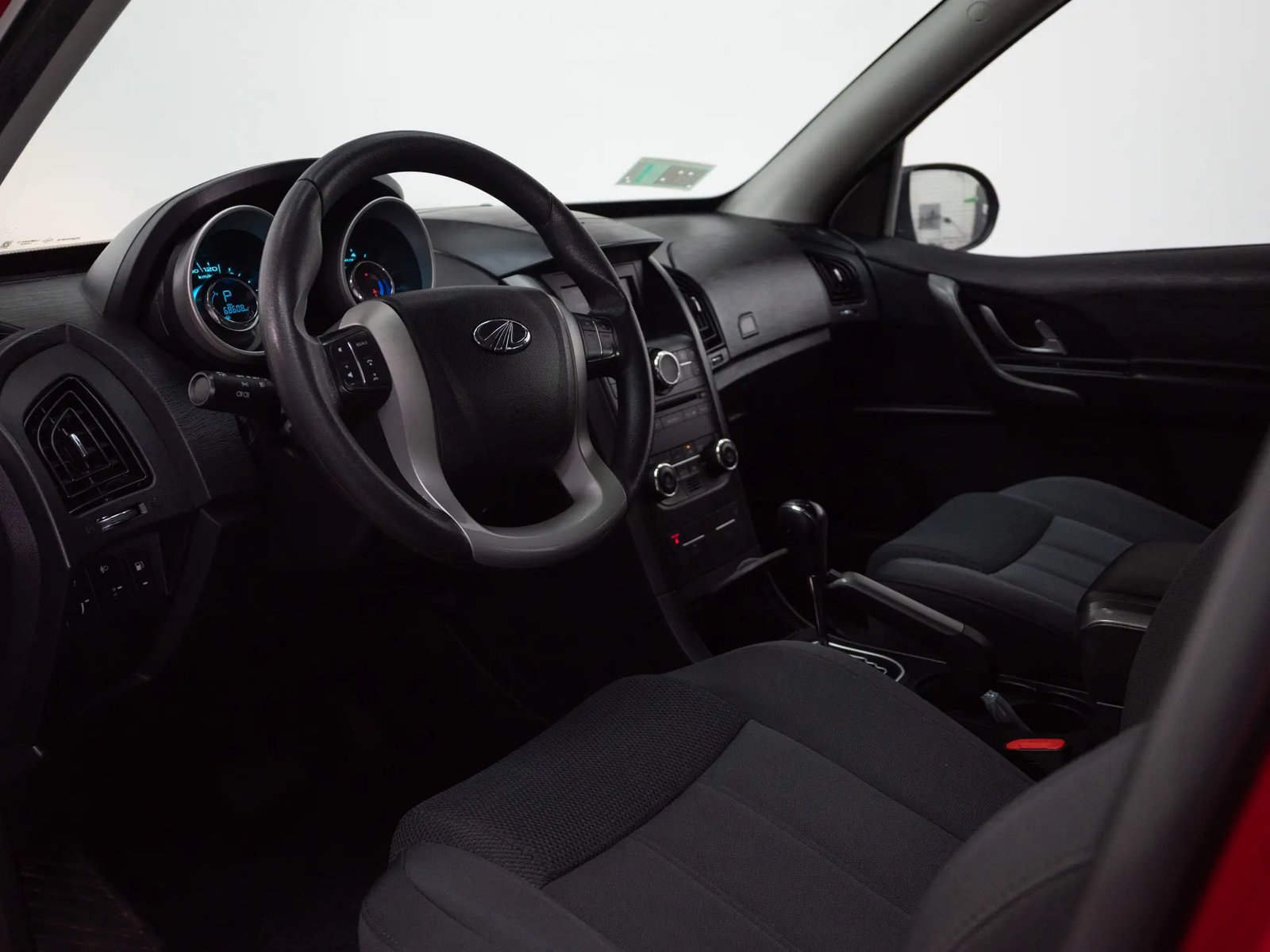MAHINDRA XUV500 2019 - Imagen 14 de 18
