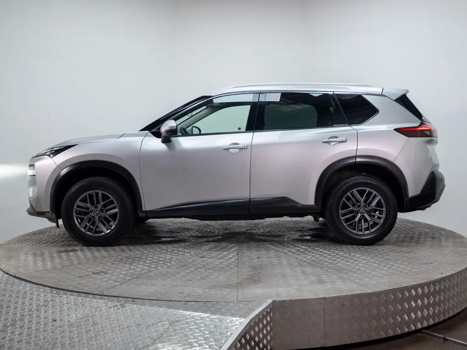 NISSAN X-TRAIL 2023 - Imagen 10 de 17