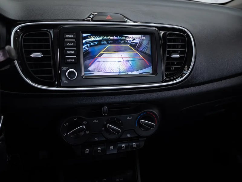Kia SOLUTO 2024 - Imagen 19 de 20