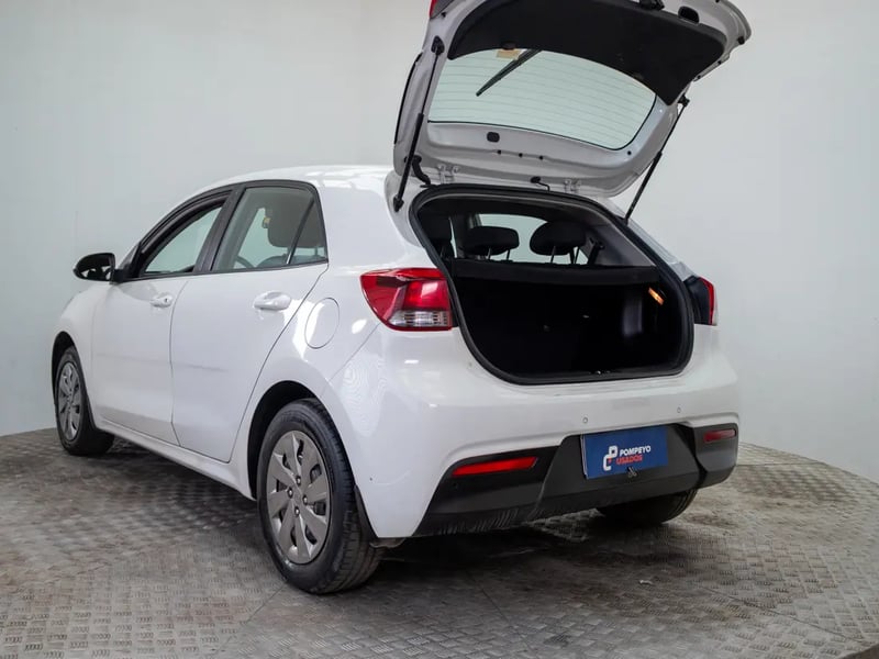 Kia RIO 5 2020 - Imagen 10 de 20