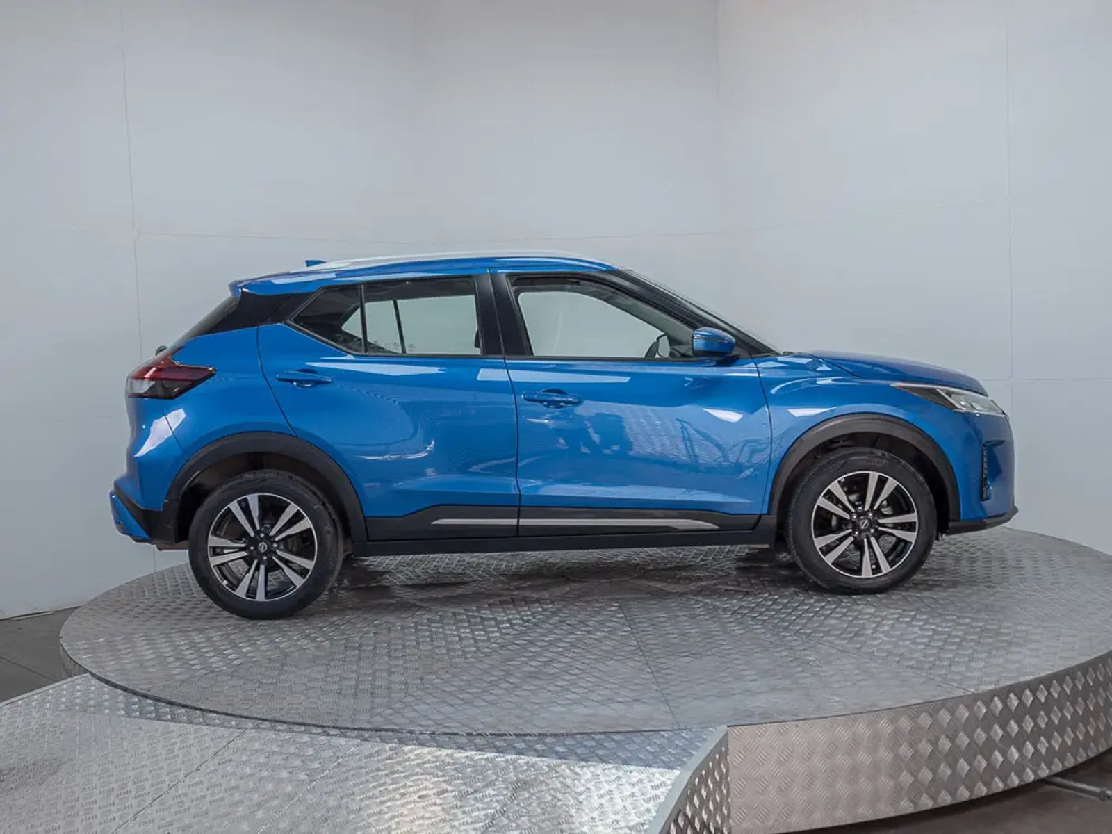 NISSAN KICKS 2023 - Imagen 4 de 17