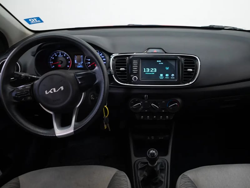 Kia SOLUTO 2024 - Imagen 15 de 19