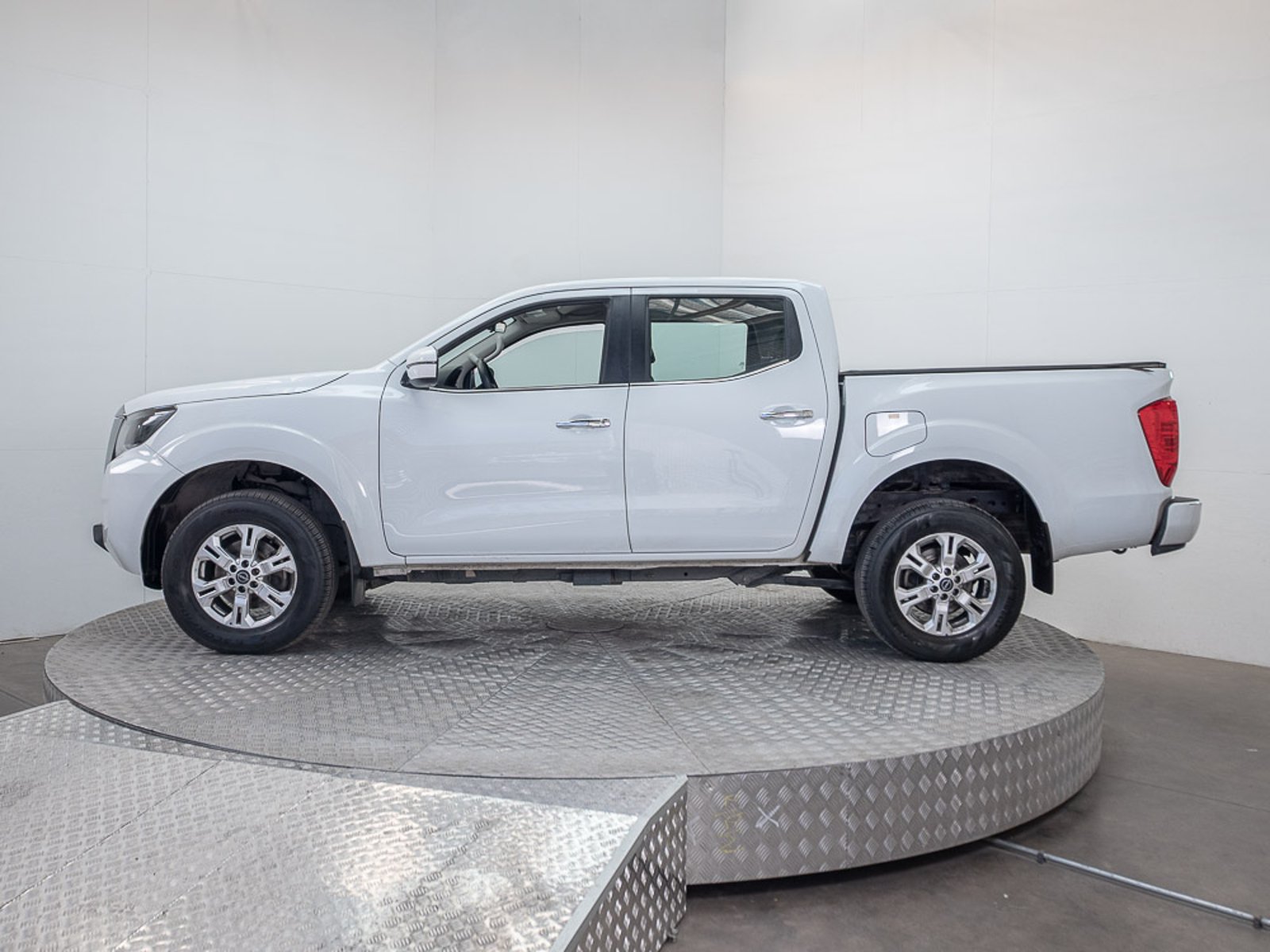 NISSAN NAVARA 2024 - Imagen 8 de 17