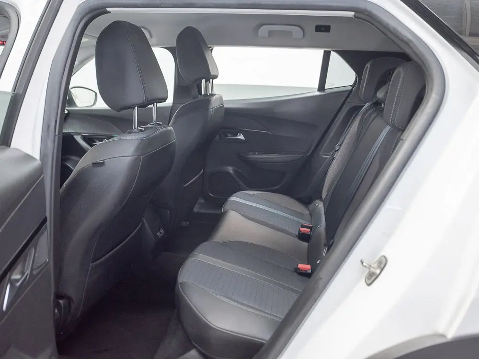 PEUGEOT 2008 2021 - Imagen 13 de 16