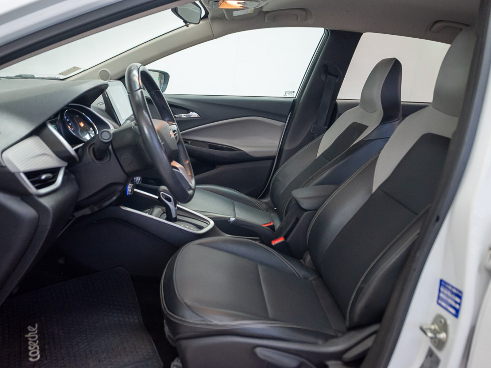 CHEVROLET ONIX 2023 - Imagen 13 de 16