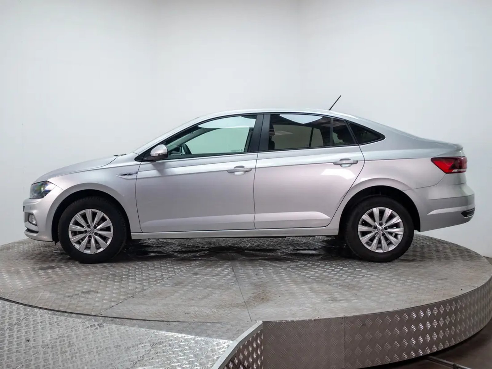 VOLKSWAGEN VIRTUS 2019 - Imagen 6 de 16