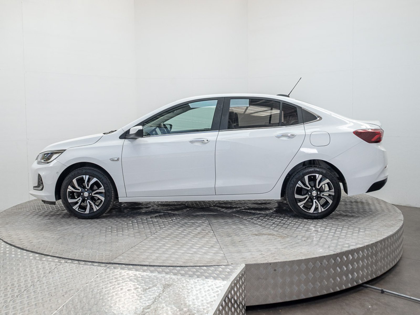 CHEVROLET ONIX 2023 - Imagen 9 de 16
