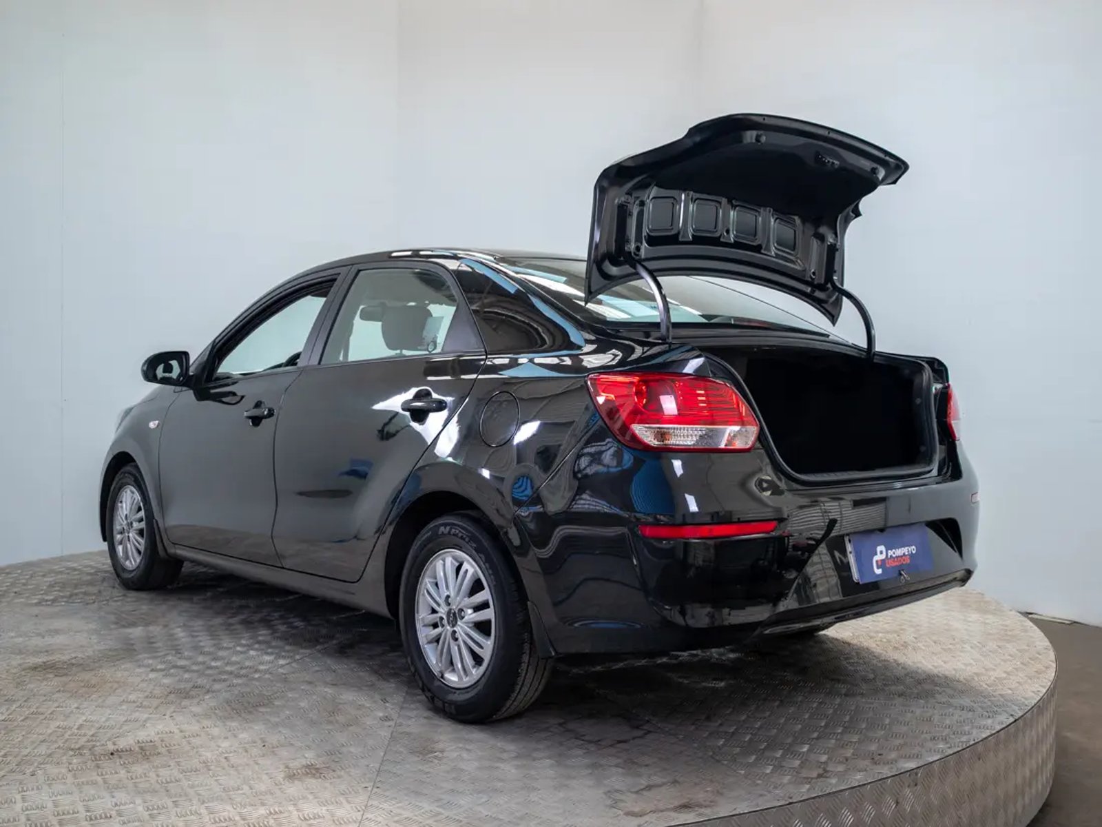 Kia SOLUTO 2024 - Imagen 10 de 20