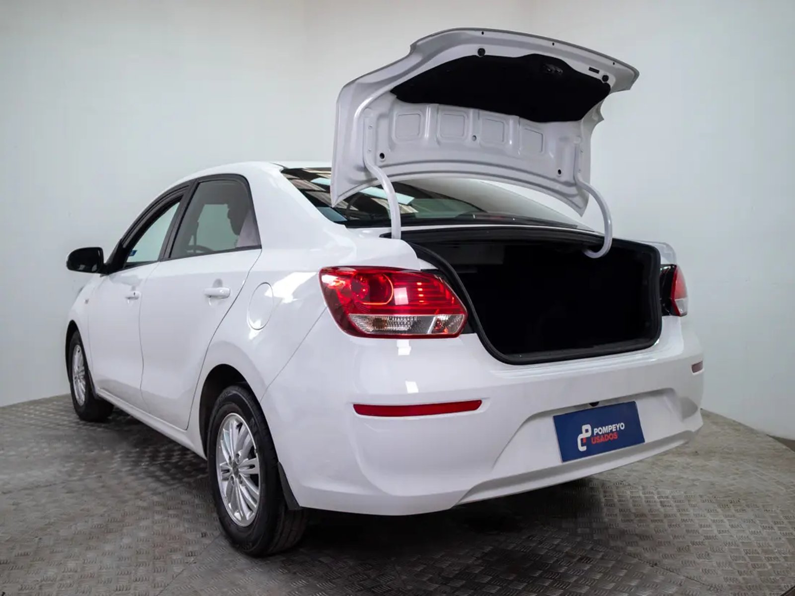 Kia SOLUTO 2024 - Imagen 10 de 20