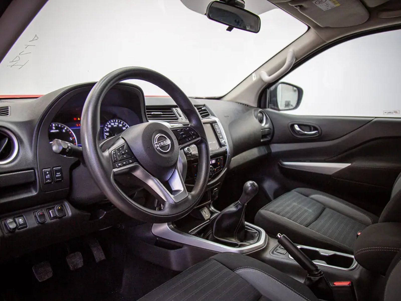 NISSAN NAVARA 2024 - Imagen 11 de 17