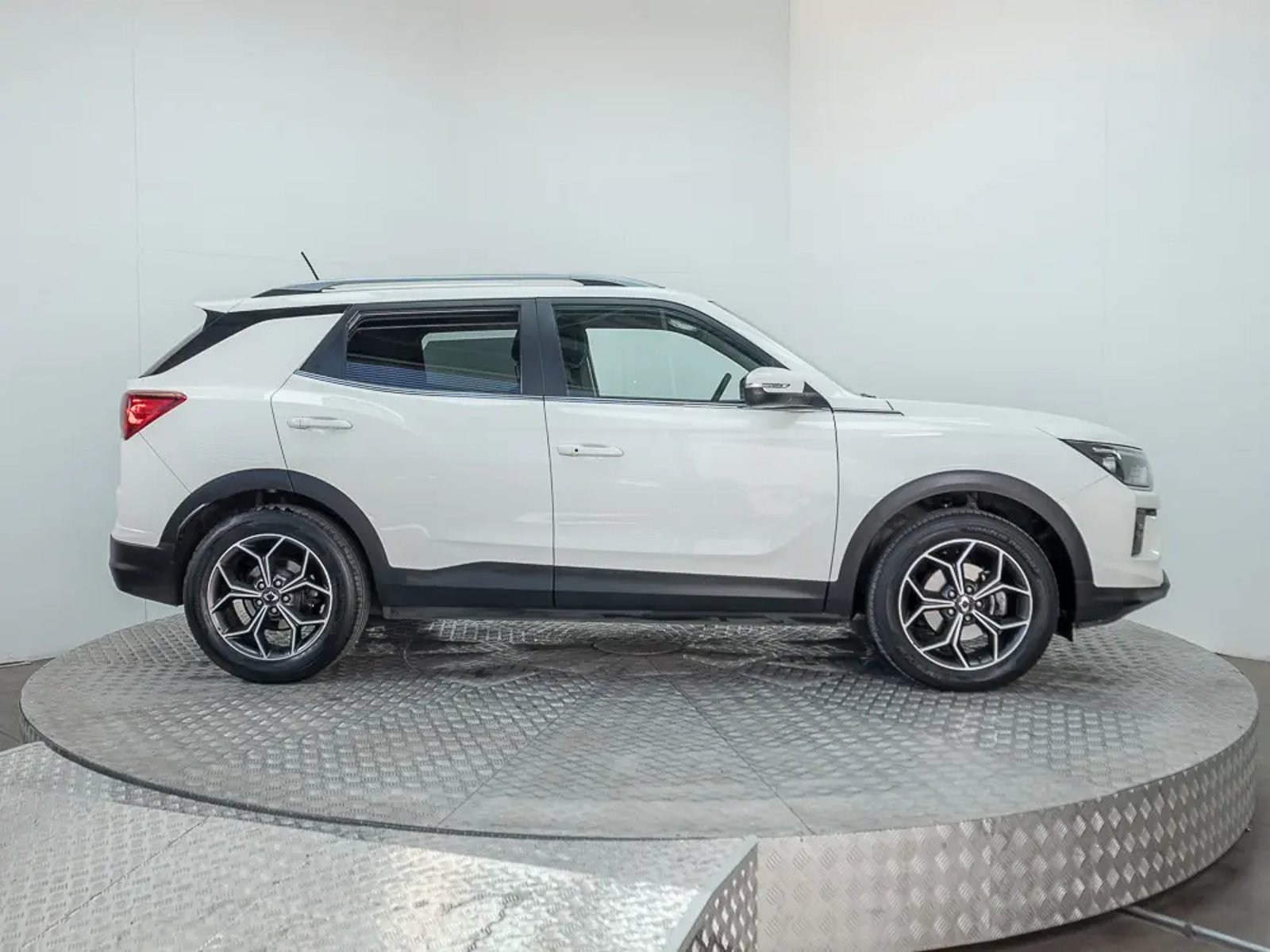 SSANGYONG KORANDO 2023 - Imagen 7 de 17