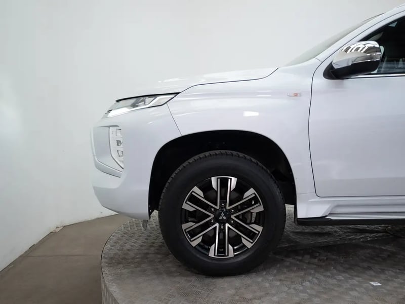 Mitsubishi MONTERO SPORT 2024 - Imagen 18 de 19