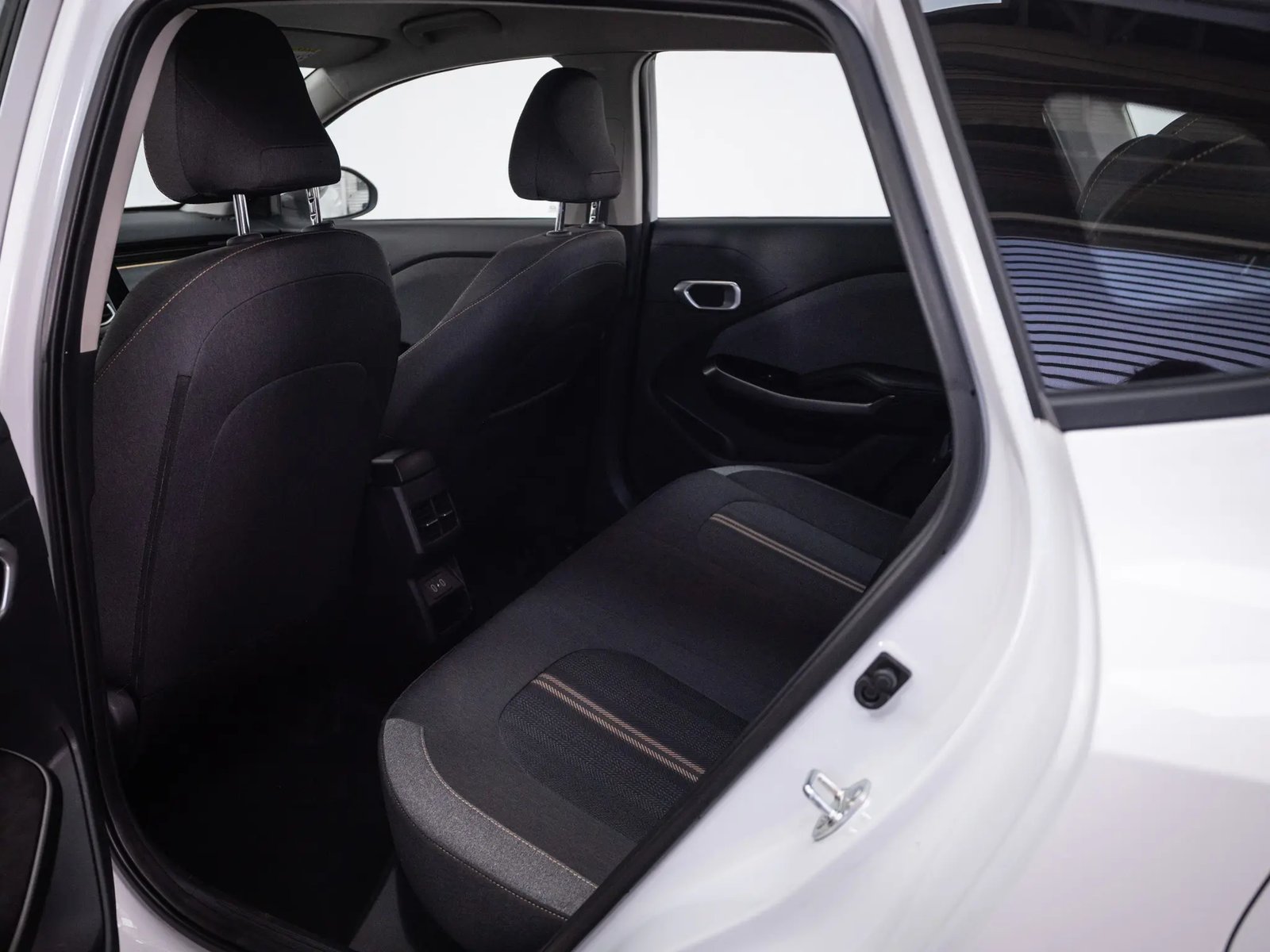 KIA K3 2025 - Imagen 13 de 18