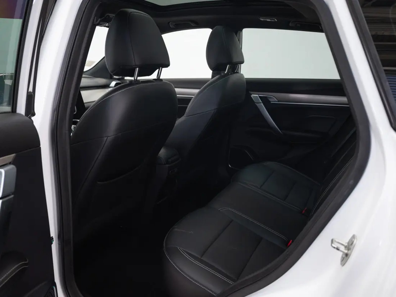 Geely COOLRAY 2023 - Imagen 14 de 20
