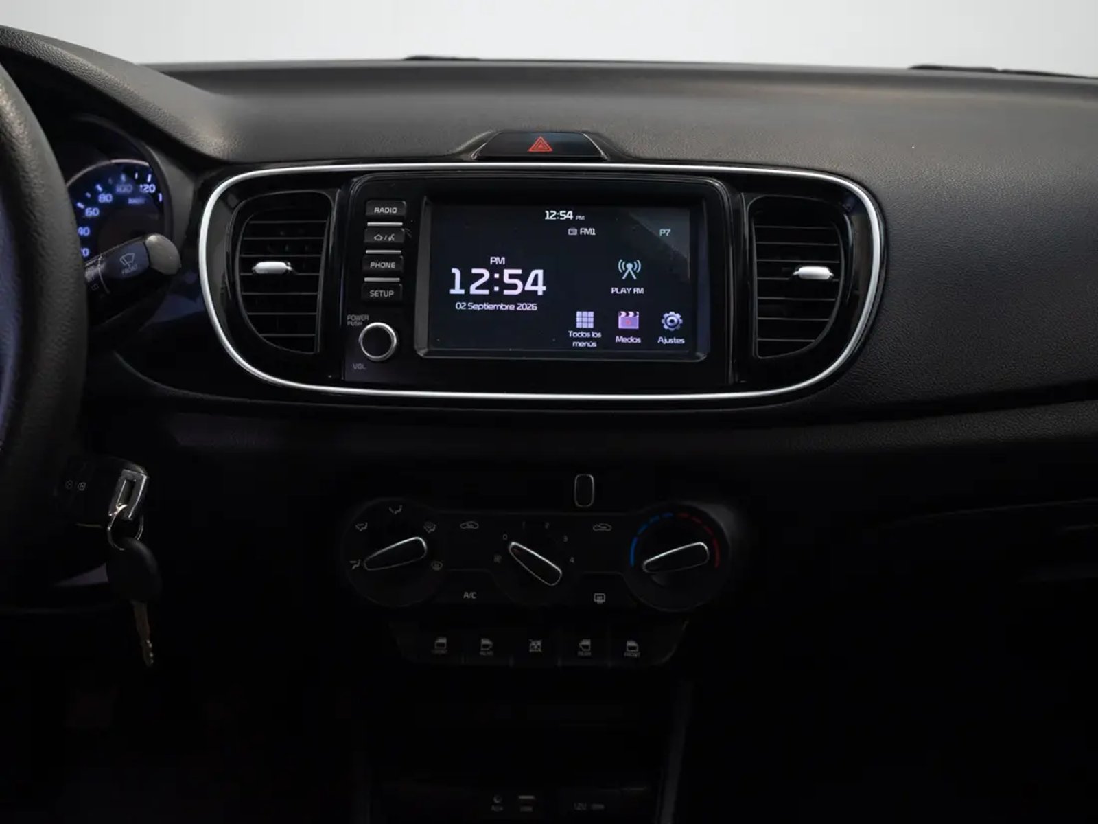 Kia SOLUTO 2024 - Imagen 16 de 20