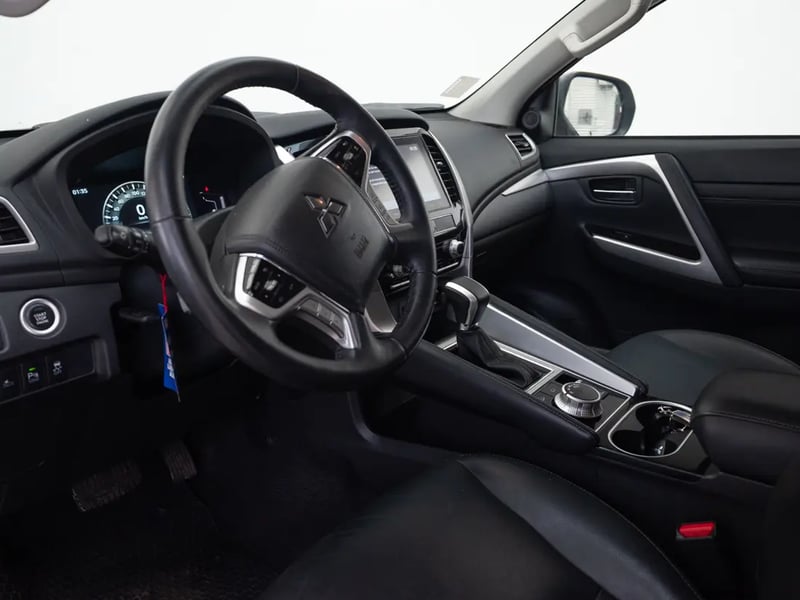 Mitsubishi MONTERO SPORT 2024 - Imagen 11 de 19